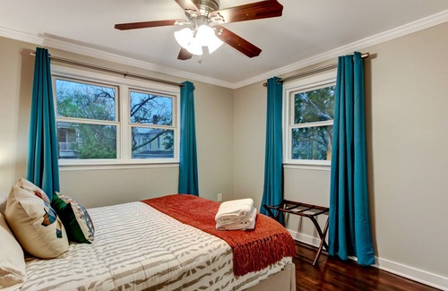 Dixon Park Condo | Vibrant, Colorful Condo Building With Backyard Firepit and Games