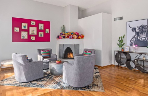 Santiago House | Vibrant & Cozy Hacienda Retreat|Pool|Sleeps 10