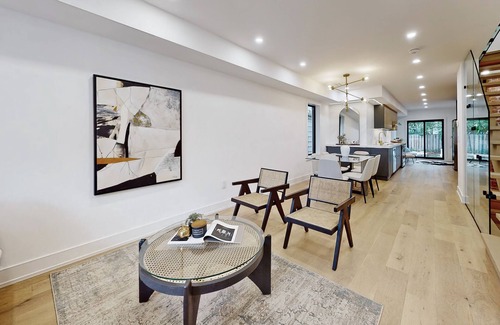 Woodbine Heights House | Vibrant Dunforth Haven!