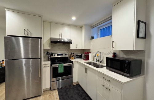 Hastings House | Vibrant East Van, easy access to downtown, mountains, shops and restaurants.