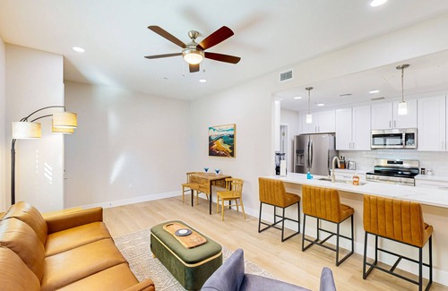 Tucson Condo | Vibrant first-floor condo with pool/hot tub, right on the bike path