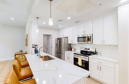 Tucson Condo | Vibrant first-floor condo with pool/hot tub, right on the bike path