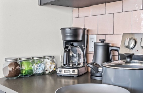 Newbold Apartment | Vibrant King Bed Condo w/Rooftop Lounge, Gym, and Close to the Stadiums