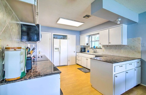 Kingsland Cottage | Vibrant Kingsland Retreat w/Waterfront Views