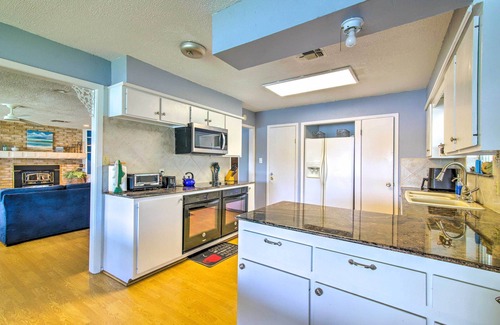 Kingsland Cottage | Vibrant Kingsland Retreat w/Waterfront Views