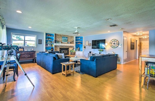 Kingsland Cottage | Vibrant Kingsland Retreat w/Waterfront Views