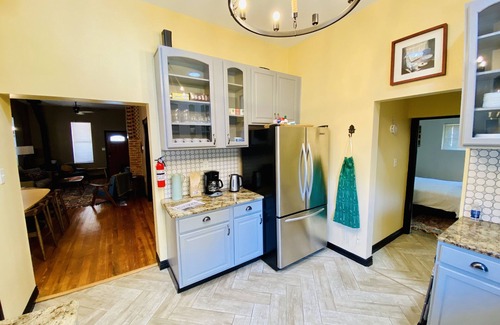 Florence House | Vibrant Mid-Century Modern Home in Downtown Florence