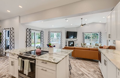 South Pinellas Community Council House | Vibrant Mid-Modern Pool Home. Centrally located near Madeira Beach and DTSP