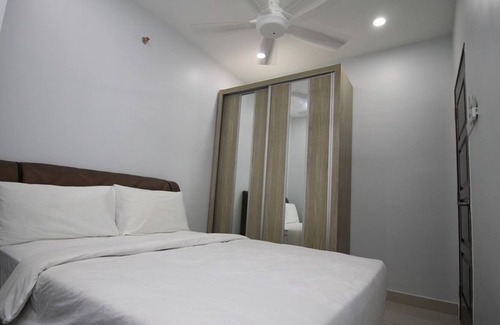 George Town Apartment | Vibrant Penang Attractions Steps Away