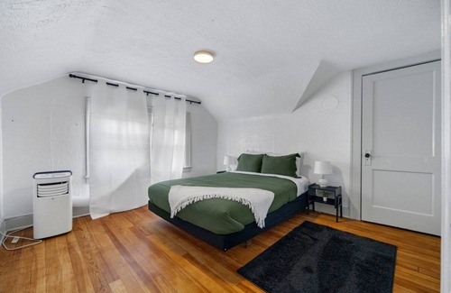 Rosedale Apartment | Vibrant SPACIOUS Group Rendezvous