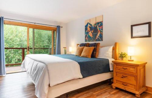 Driggs House | Vibrant Spacious Ski Pad Hot Tubs