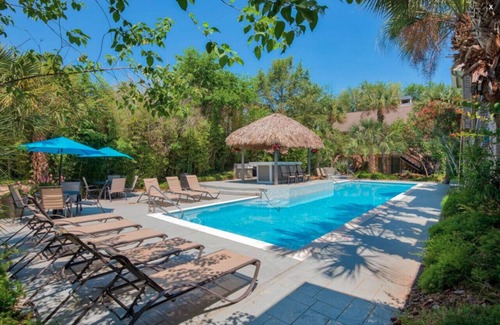 Barker Apartment | Vibrant Texan Escape with Patio & Gated Community
