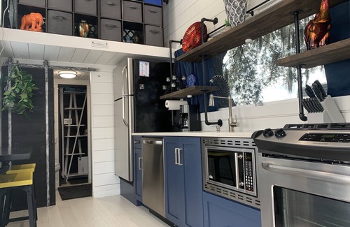 Clermont Villa | Vibrant Tiny Home Adventure in Bustling Clermont!