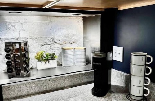 Over-the-Rhine Apartment | Vibrant Urban 1BR Fully Equipped Central OTRnn