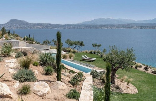 Akrotiri Villa | Vicky's Island View
