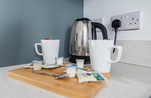Hartlepool Apartment | Victoria Apartment 1: Contractor's Choice 3BR in Hartlepool