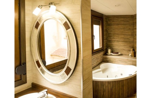 Siguenza Apartment | Victoria Loft with Jacuzzi I