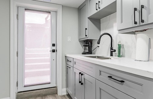 Topham Park House | Victoria Park Residence - Basement Unit