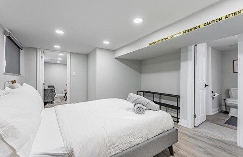 Topham Park House | Victoria Park Residence - Basement Unit