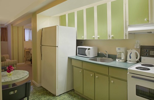Church and Wellesley Hotel | Victoria's Mansion Guest House