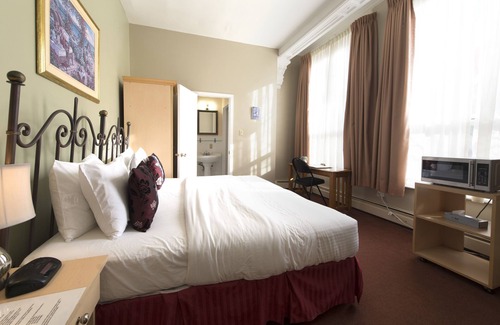 Church and Wellesley Hotel | Victoria's Mansion Guest House