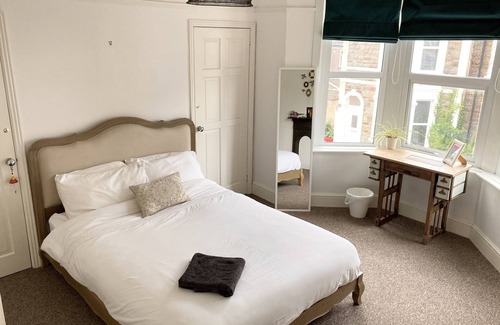 Hanham House | Victorian 2 bedroom house in Redfield St George