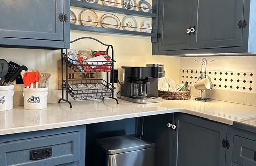 St Ignace House | Victorian charmer just steps from the lake!