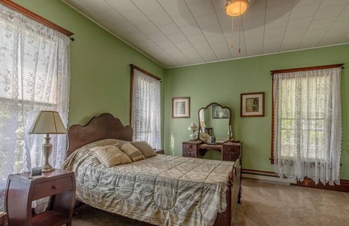 Mineral Point Other | Victorian Home in Historic Mineral Point - Entire 2nd Story Suite