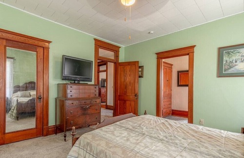 Mineral Point Other | Victorian Home in Historic Mineral Point - Entire 2nd Story Suite