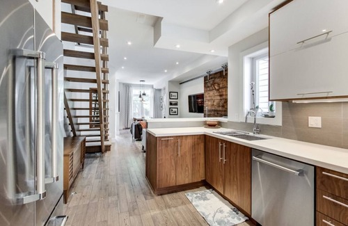 Riverside House | Victorian home on quiet dead end street, walk to parks and shops/restaurants