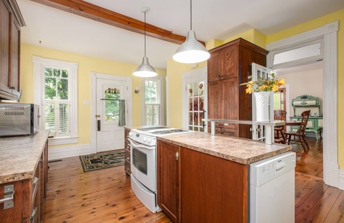 Waterloo House | Victorian house, built in 1870. (5) bedrooms, (4) bathrooms and a Hot Tub