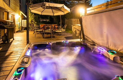 Waterloo House | Victorian house, built in 1870. (5) bedrooms, (4) bathrooms and a Hot Tub