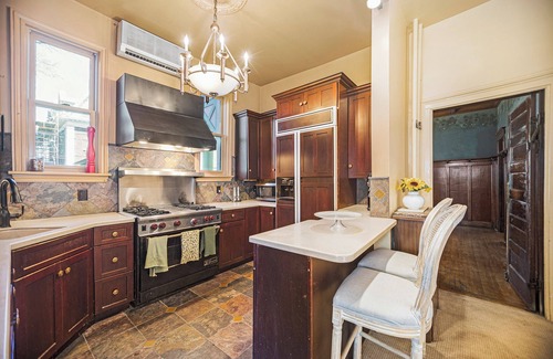 Nelson House | Victorian in downtown historic district. Large porches. Near lakes and trails.