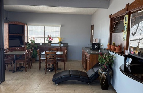 Whitesboro Hotel | Victorian Inns By OYO Whitesboro U.S. Hwy 82