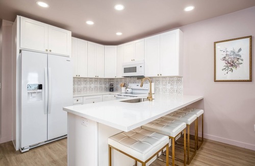 Cedar Key Apartment | Victorian Inspired Downtown, Boat Trailer Parking!