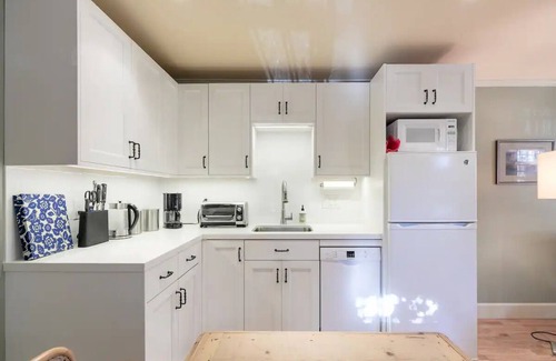 Panhandle Condo | Victorian Painted Lady Studio, one block from Haight & Ashbury