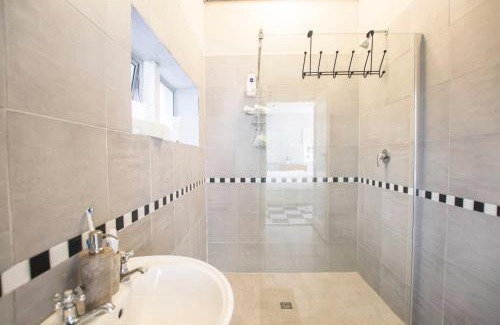 Paarl Apartment | Victorian Style Garden Room , Paarl Central