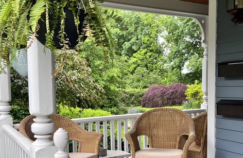 Kingston House | Victorian with Baby Grand Piano