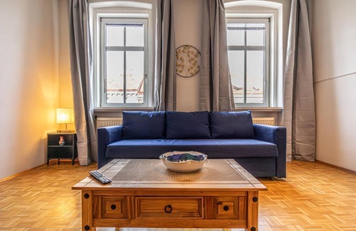 Neulerchenfeld Apartment | Vienna's Finest: Spacious Apt. w/2+1 Configuration