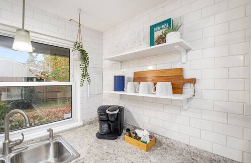 Westerville House | Vienna Vale - 3BR 2BA Ranch in Quiet Neighborhood