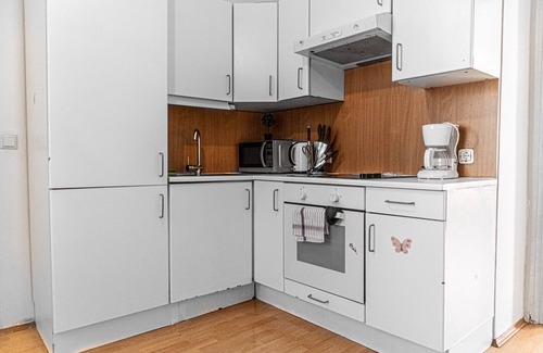 Neulerchenfeld Apartment | Viennese 3BR Apt. Near Wiener Stadthalle & Central