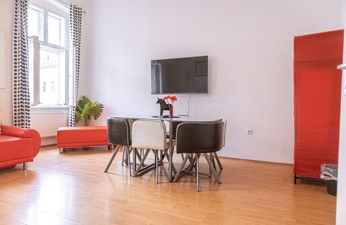 Neulerchenfeld Apartment | Viennese 3BR Apt. Near Wiener Stadthalle & Central