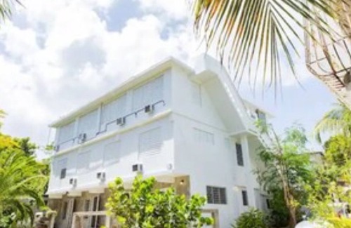 Florida House | Vieques Tropical Guest House - Room 9 / Caracas