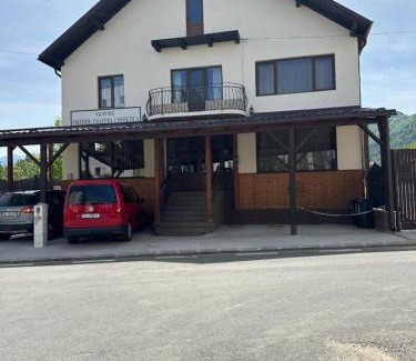 Zarnesti Apartment | View Bucegi-Adults Only