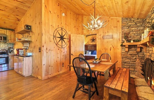 West Jefferson House | 'View & Far Between' Cozy Mountain Home w/hot tub