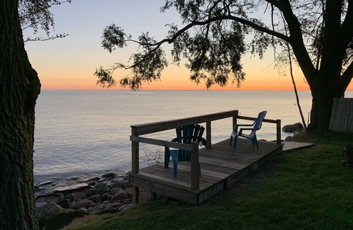 Port Hope Cottage | View glorious sunrises and sunsets from this cozy cabin right on Lake Huron! 🌅