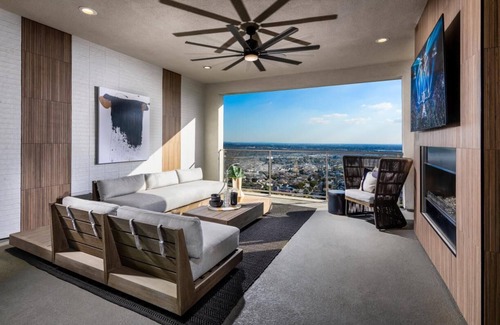 Montebello House | View House, New Built with Gym and Pool