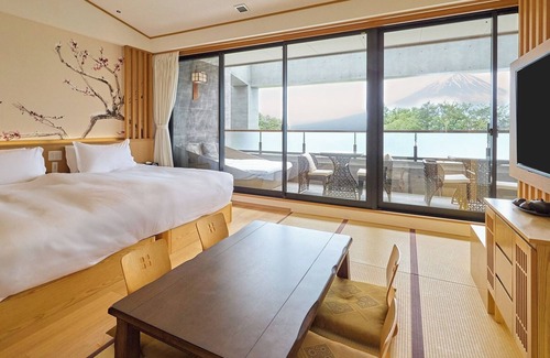 Oishi Hotel | View of Mt Fuji Deluxe JapaneseWestern Room Openair bath and balcony included Breakfast incl/Minamitsuru-gun Yamanashi