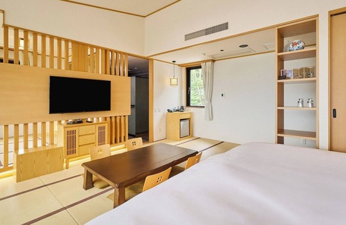 Oishi Hotel | View of Mt Fuji Deluxe JapaneseWestern Room Openair bath and balcony included Breakfast incl/Minamitsuru-gun Yamanashi