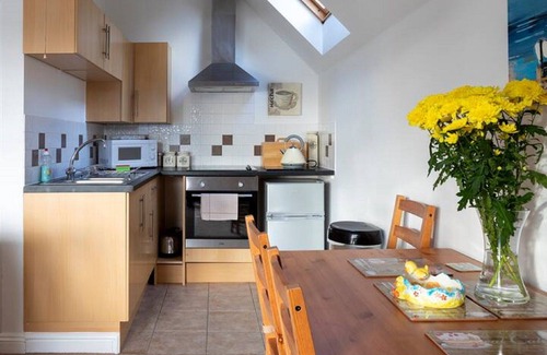 Plymouth House | View of River, spacious balcony, WIFI, Private Parking, Dog friendly, EV point.